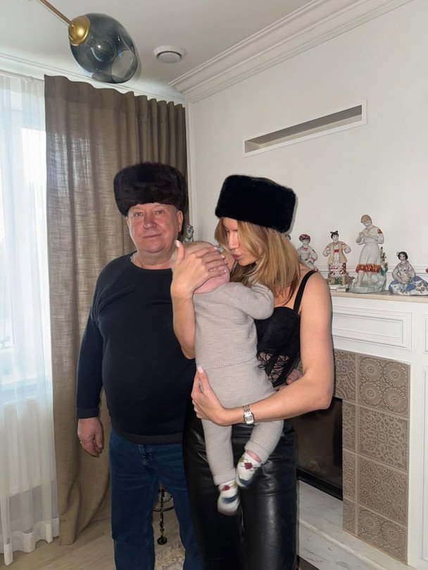 Леся Нікітюк із сином та татом / © instagram.com/lesia_nikituk