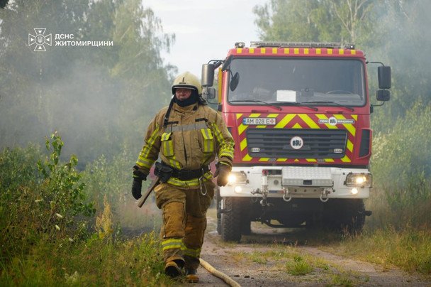 Житомир: рятувальники ліквідували наслідки російської атаки / © ДСНС