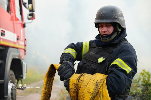 Житомир: рятувальники ліквідували наслідки російської атаки / © ДСНС