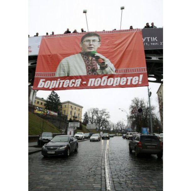 Друзья поздравили с днем рождения фото Друзья поздравили с днем рождения фото