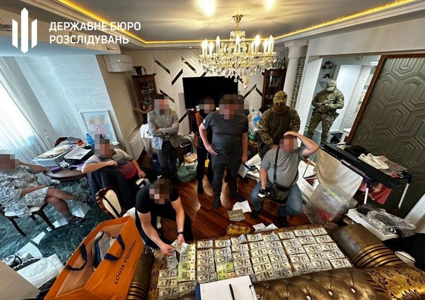 Готівка в помешканні ексголови МСЕК, 2024 рік / Фото: ДБР