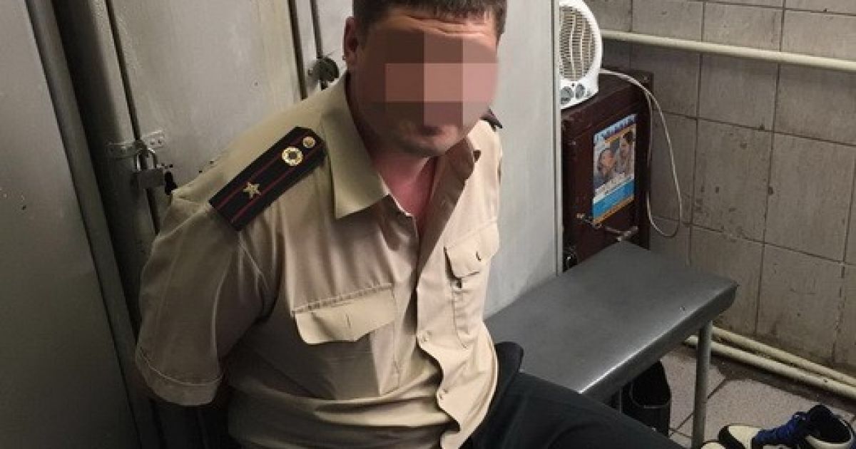 В Киеве на взятке задержали главного инспектора районного ГСЧС