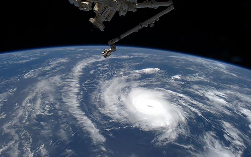 Астронавт NASA Скотт Келли сфотографировал с МКС ураган Дэнни, первый ураган 2015-го Атлантического сезона. / © Reuters