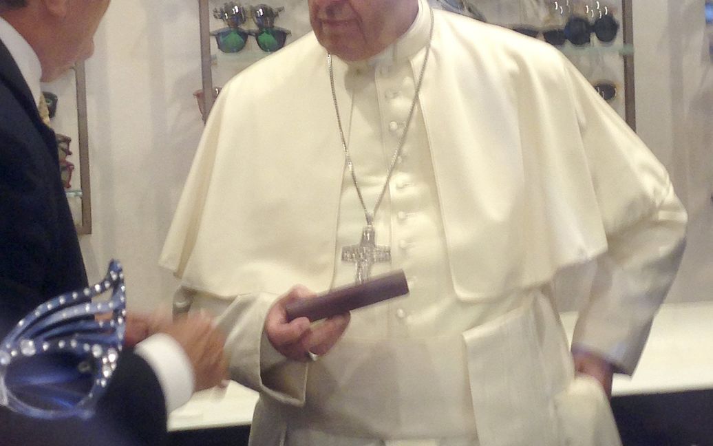 Папа Франциск выбрал очки / © Reuters