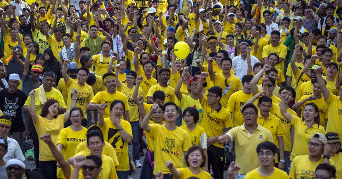В Малайзии тысячи людей требуют отставки премьер-министра за многомиллиардную коррупцию
