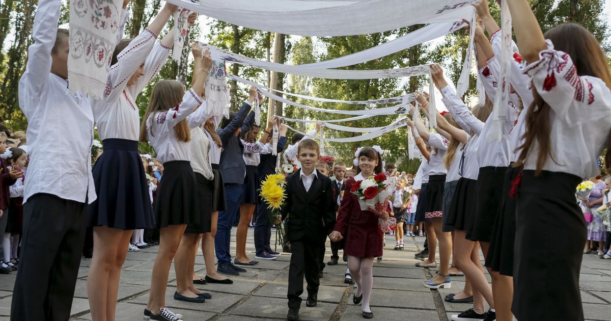 В столичных школах прозвучал первый звонок / © Reuters