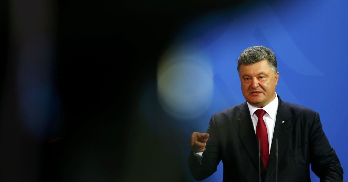 Порошенко обещает присвоить погибшим нацгвардейцам ордены "За мужество"