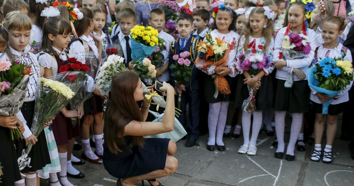 В столичных школах прозвучал первый звонок / © Reuters