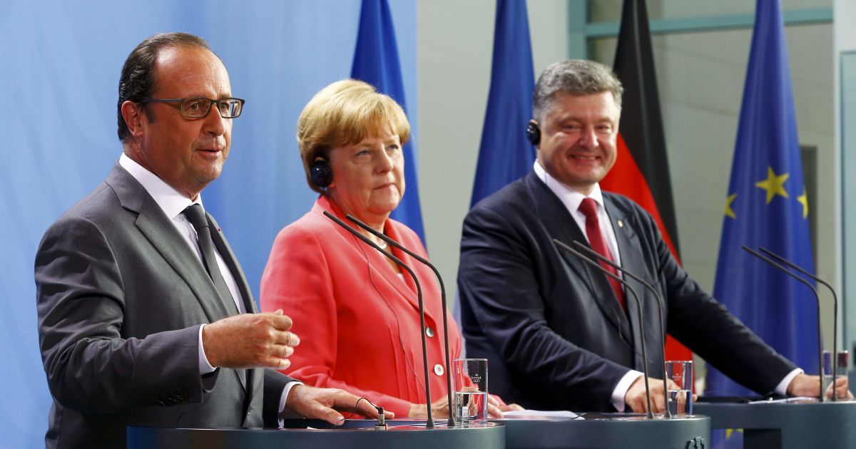 "Выборы должны пройти по украинскому законодательству, чтобы Восток получил в органы власти легитимных представителей", - заявил Олланд