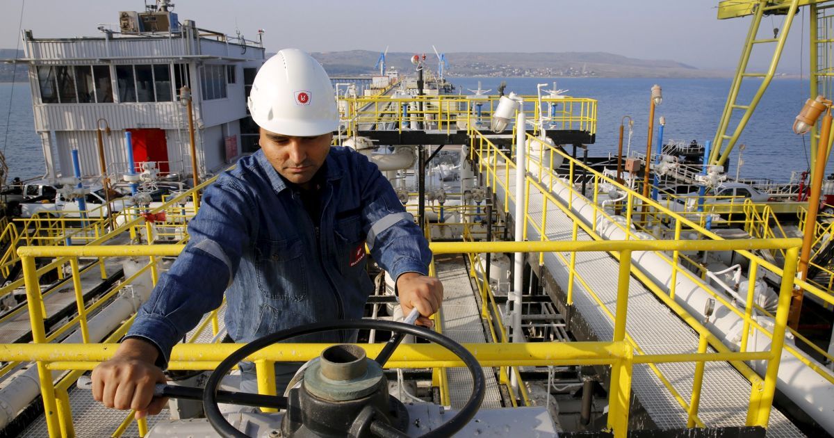 Стоимость нефти упала до показателей 6-10-летней давности