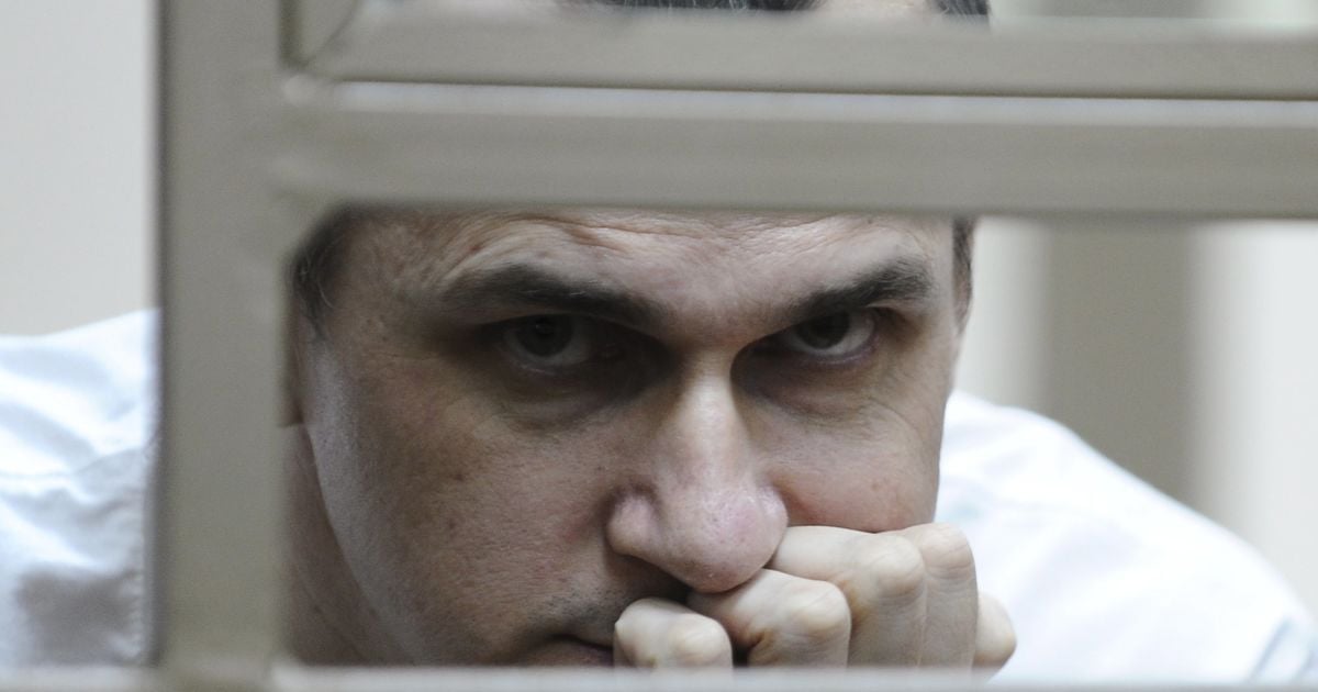 Суд в Ростове-на-Дону приговорил украинского режиссера Олега Сенцова до 20 лет колонии строгого режима