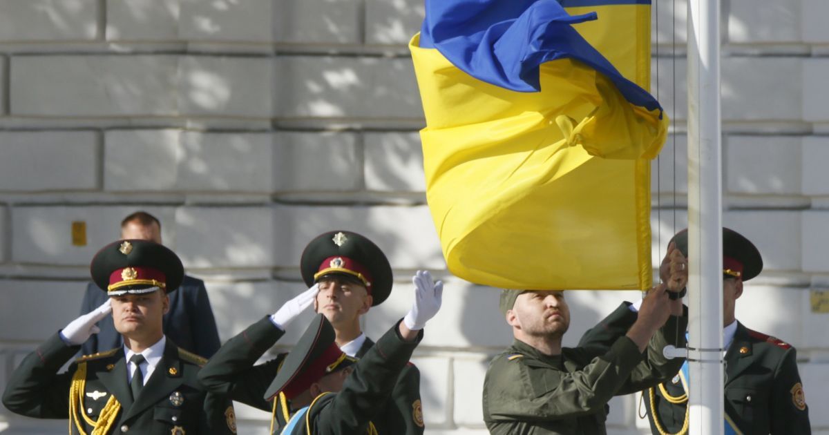 На Софиевской площади взвился государственный флаг / © Reuters