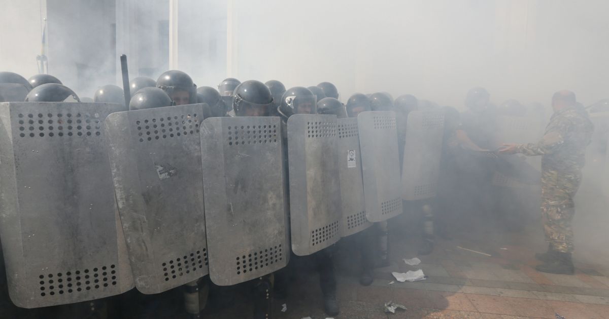 Также в столичном главке милиции сообщили, что сейчас в Голосеевском райуправлении милиции допрашивается почти 20 из более 30 задержанных