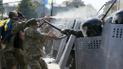 В правоохранителей бросили боевую гранату