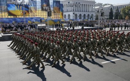 У Порошенко анонсировали масштабный парад с 200 единицами техники на День Независимости