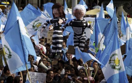 Майдан по-гватемальски: тысячи людей вышли требовать отставки президента из-за коррупции