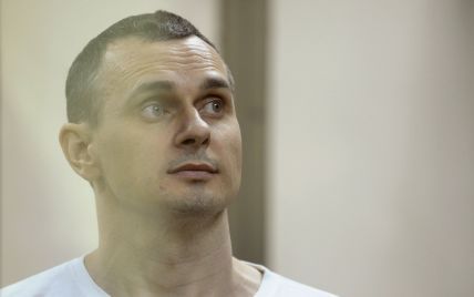 Лікарі попередили Сенцова про фатальні наслідки, а після місяця голодування будуть заливати поживну суміш в ніс