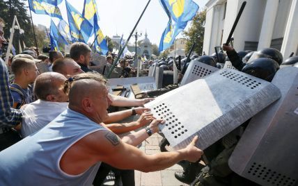 В США отреагировали на голосование относительно изменений в Конституцию Украины и кровавые столкновения под Радой