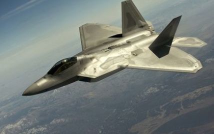 Америка перебросила в Европу истребители F-22