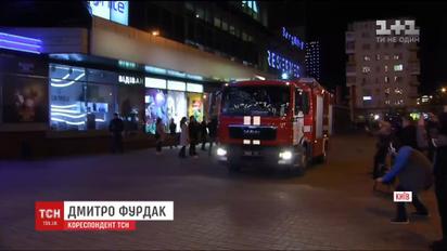 Паника и настоящие преграды: в столичном ТРЦ провели противопожарные тренировки