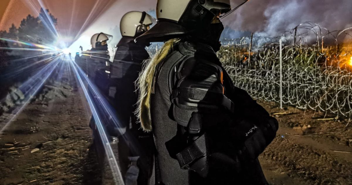 Реакция на миграционный кризис и русские войска на украинской границе. Пять новостей, которые вы могли проспать