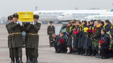 Прибуття тіл загиблих українців до аеропорту "Бориспіль" / © УНИАН