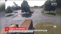 В США камера наблюдения зафиксировала падение частного самолета