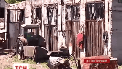 В Кривом Роге едва успели спасти жизни двух сестер, живших в хлеву