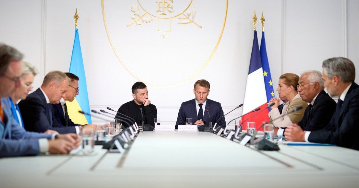 Засідання коаліції охочих у Парижі Засідання коаліції охочих у Парижі