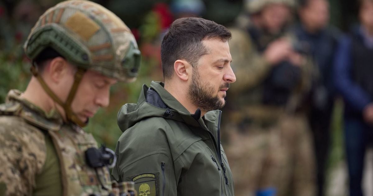 Зеленський відвідав щойно звільнений від окупантів Ізюм (фото)