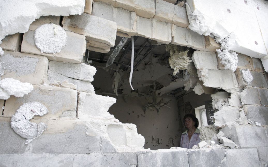 Ворожі обстріли зруйнували житлові будинки / © Reuters