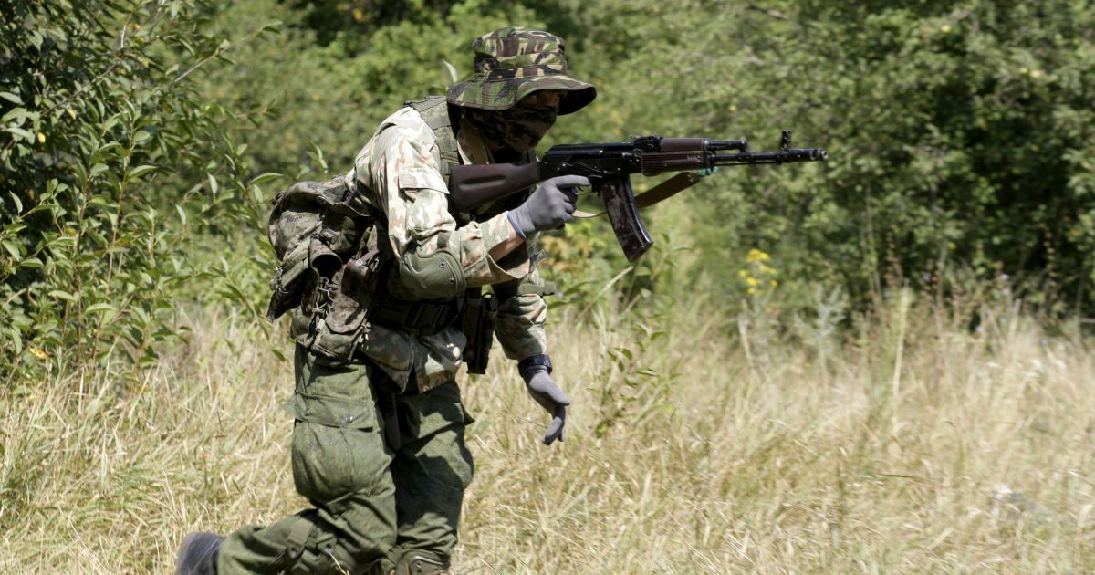 Боевики из стрелкового оружия обстреляли позиции в Крымском