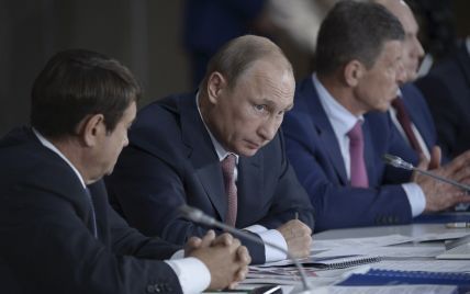 МИД возмущен, что Путин и Медведев посетили Крым