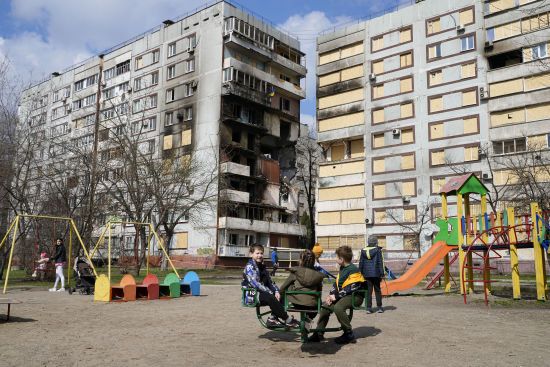 На Донбасі оголошено примусову евакуацію дітей: названо населені пункти