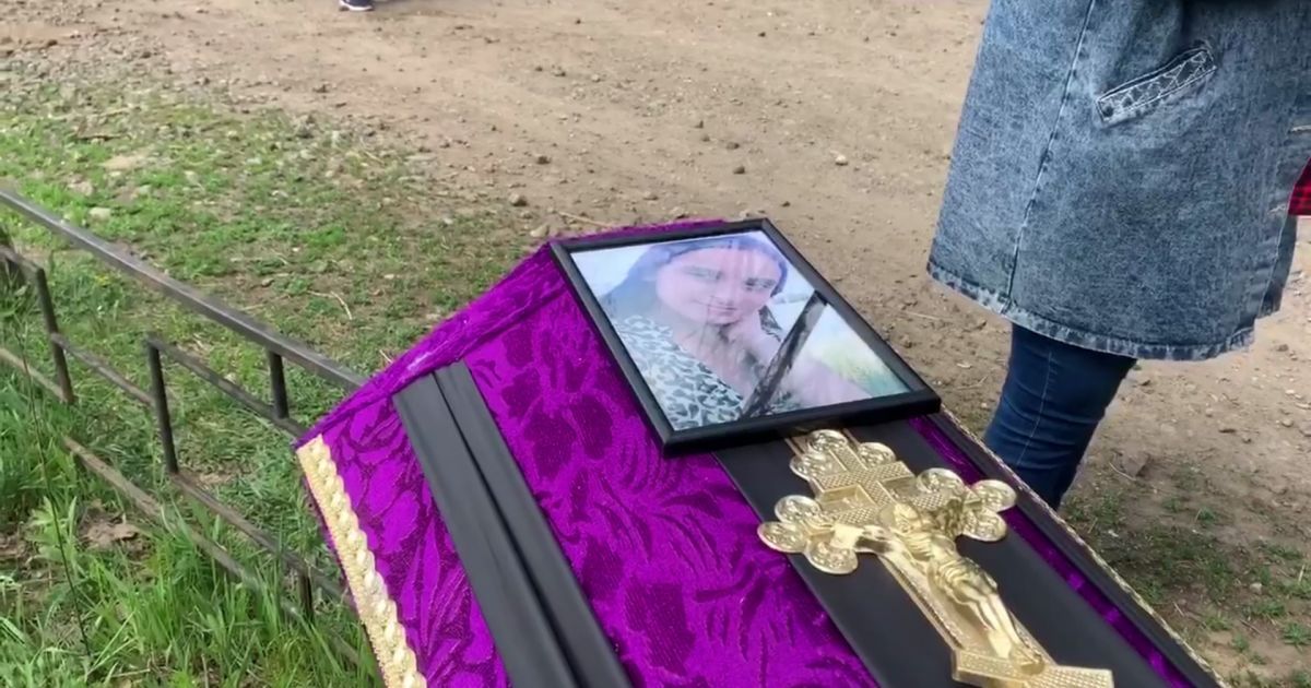В харькове похоронили убитую девочку