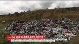 Селяне осадили водителей фур из Львова, которые привезли на Киевщину свежий мусор