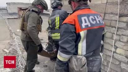 Вижила після доби під тоннами завалів: РФ скинула 18 бомб на Костянтинівку