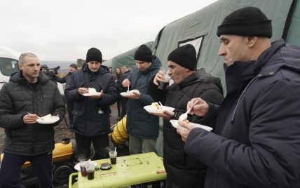Україна зустріла звільнених з полону ОРДЛО. Повна хронологія