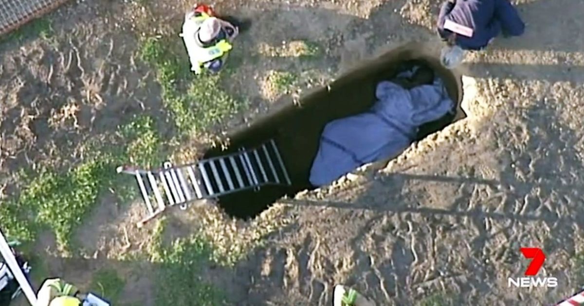 В Австралии сняли спасение мужчины из могилы со сломанной ногой