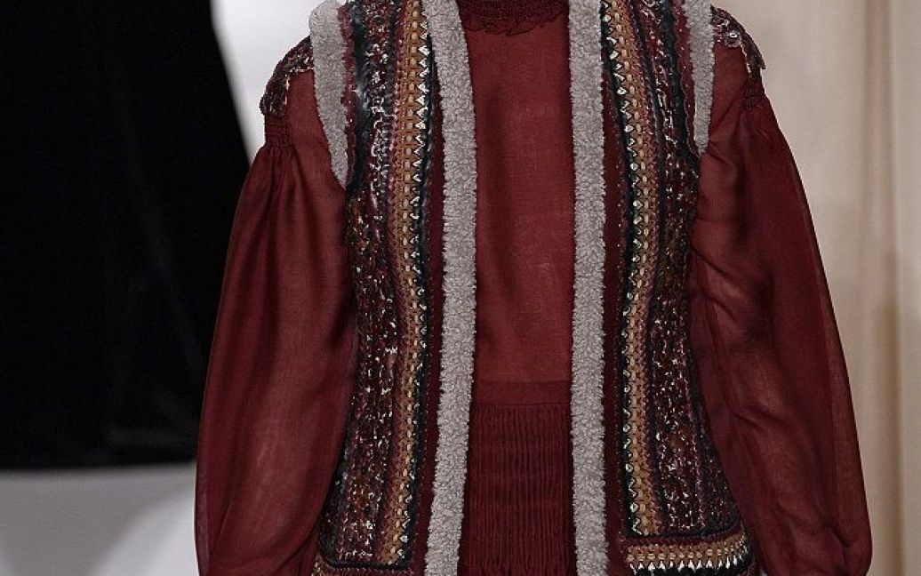 Valentino у новій колекції використав елементи одягу зі Східної Європи / © Getty Images