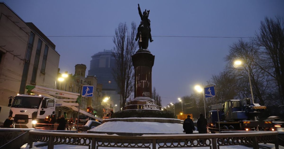 Пам'яник Щорсу знесуть
