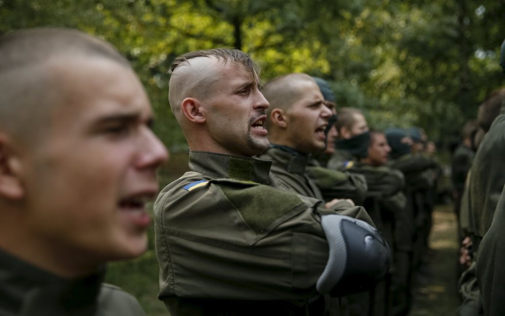 Група бійців, яка незабаром поїде в зону АТО, показала, на що здатна. / © Reuters