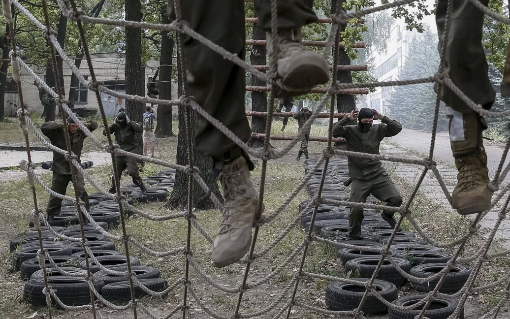 Группа бойцов, которая вскоре поедет в зону АТО, показала, на что способна. / © Reuters