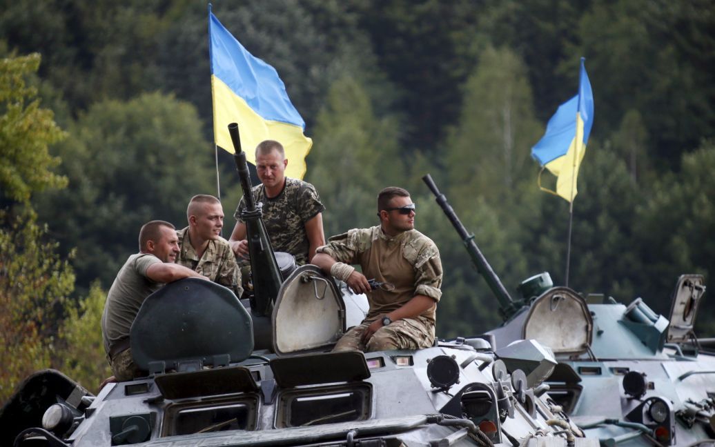 Тренеры с Туманного Альбиона муштруют украинских бойцов. / © Reuters
