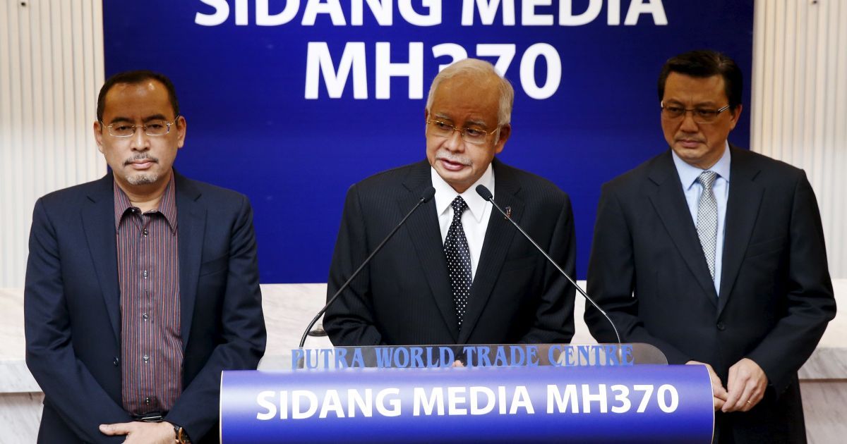 Премьер Малайзии объявил, что обломок самолета принадлежит рейсу MH370.