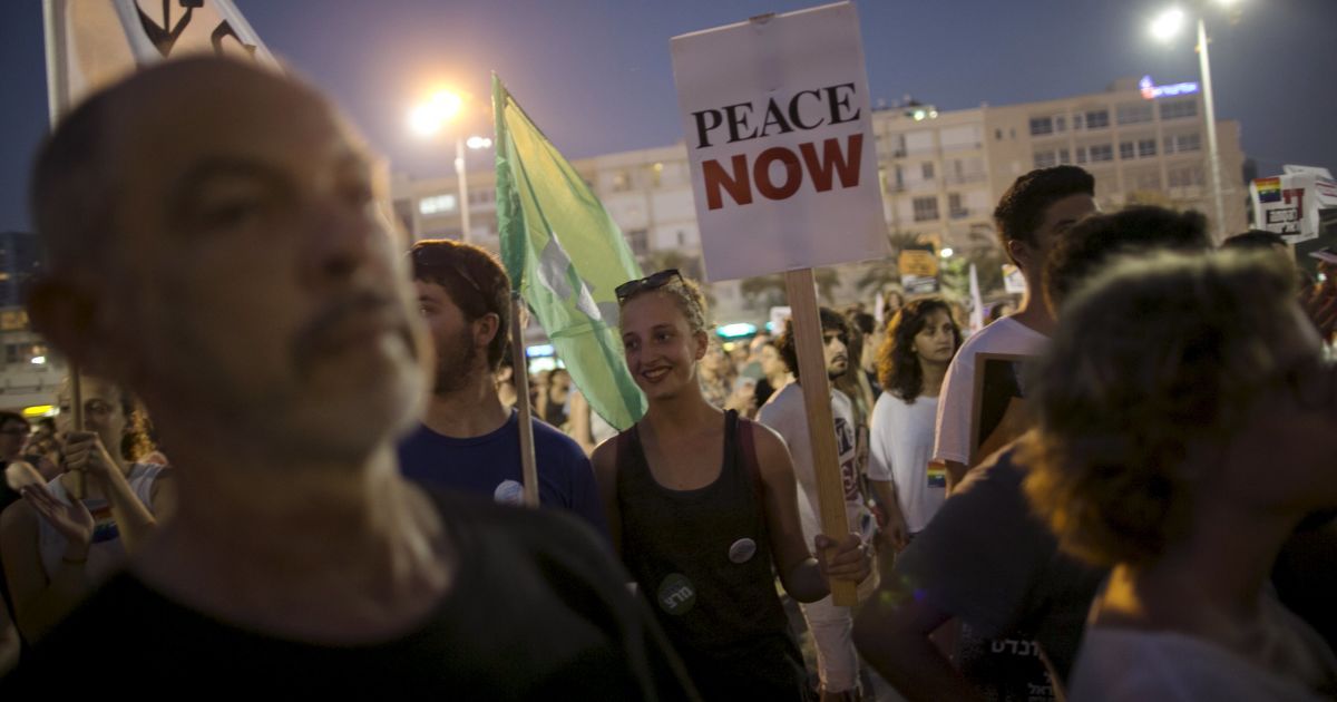 Тысячи протестантов вышли на улицы против войны и сексуальной нетерпимости / © Reuters