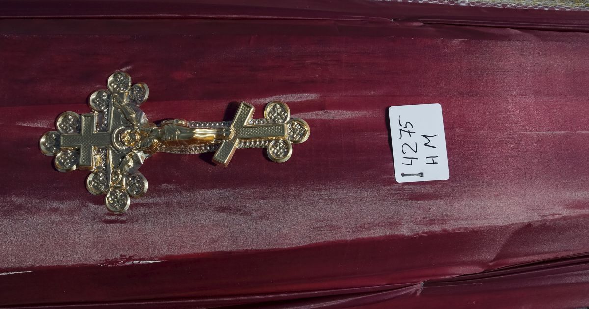 Под Запорожьем похоронили неизвестных воинов АТО. / © Reuters