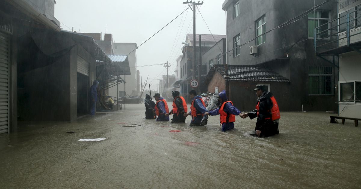 Тайфун унес жизни девяти человек / © Reuters