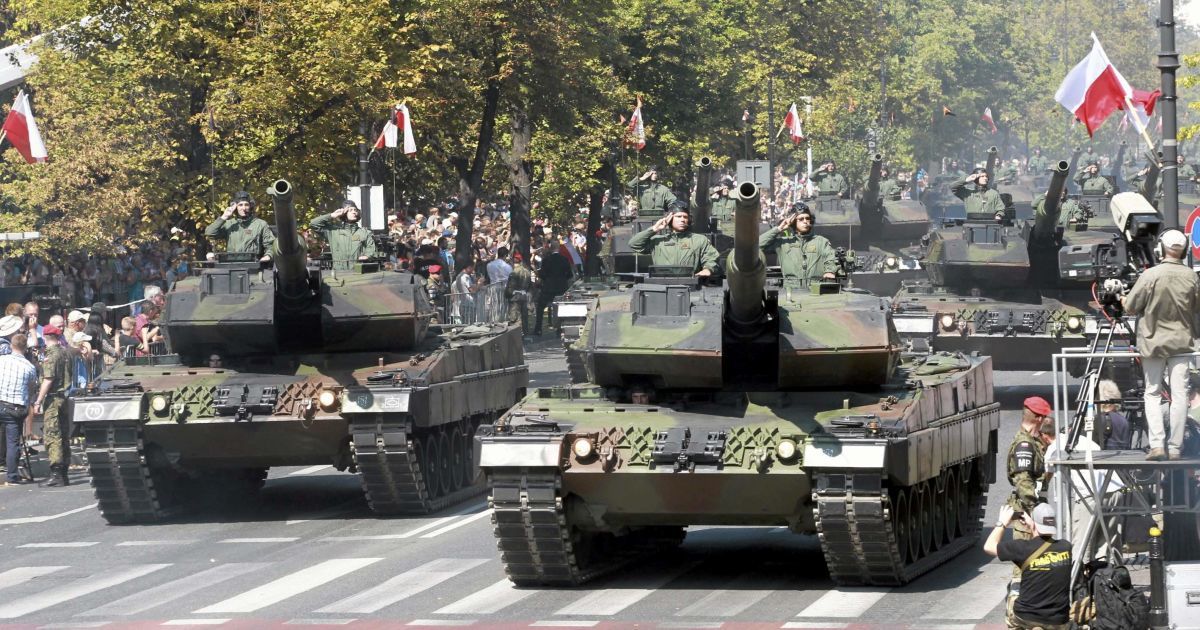 95-ю годовщину победы поляков над большевиками отметили военным парадом. / © Reuters