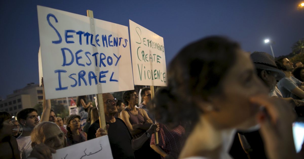 Тысячи протестантов вышли на улицы против войны и сексуальной нетерпимости / © Reuters